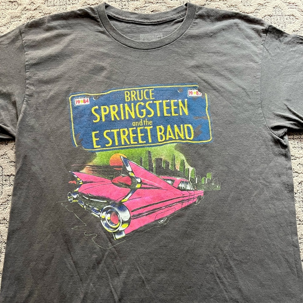 🎸 '23 Bruce Springsteen & The E Street Band Pink Cadillac License Plate 1984 Tee